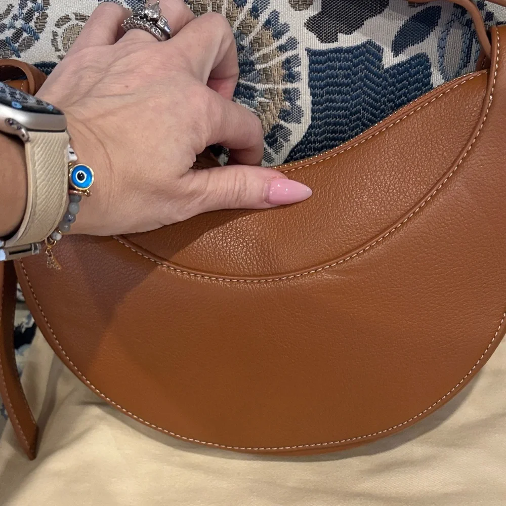 Tan hobo bag